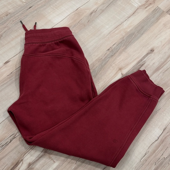 Lululemon Scuba High-Rise Jogger 7/8 Length Mulled Wine - Picture 5 of 10